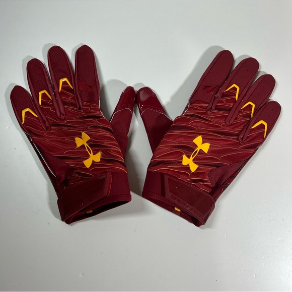 UNDER ARMOUR SPOTLIGHT RECEIVER FOOTBALL GLOVES UA NEW NO TAGS SZ 2XL Maroon New - Picture 1 of 7